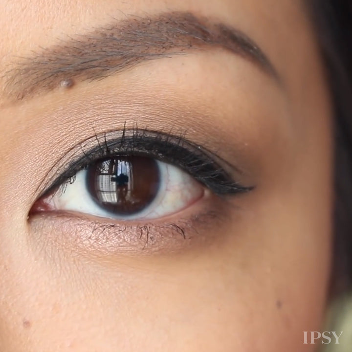 The Best Shades of Eyeshadow for a Smokey Eye by Elizabeth Mott